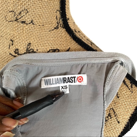 Ladies racerback gray/silver tone top. Size xsmall - Picture 4 of 5